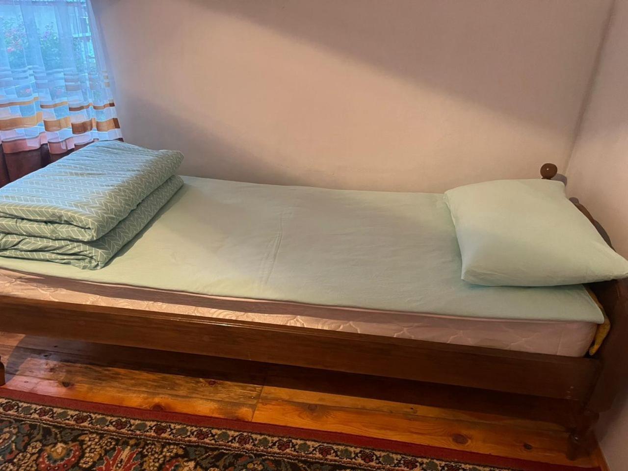 Toktogul Ghesthouse Hotel Bagian luar foto