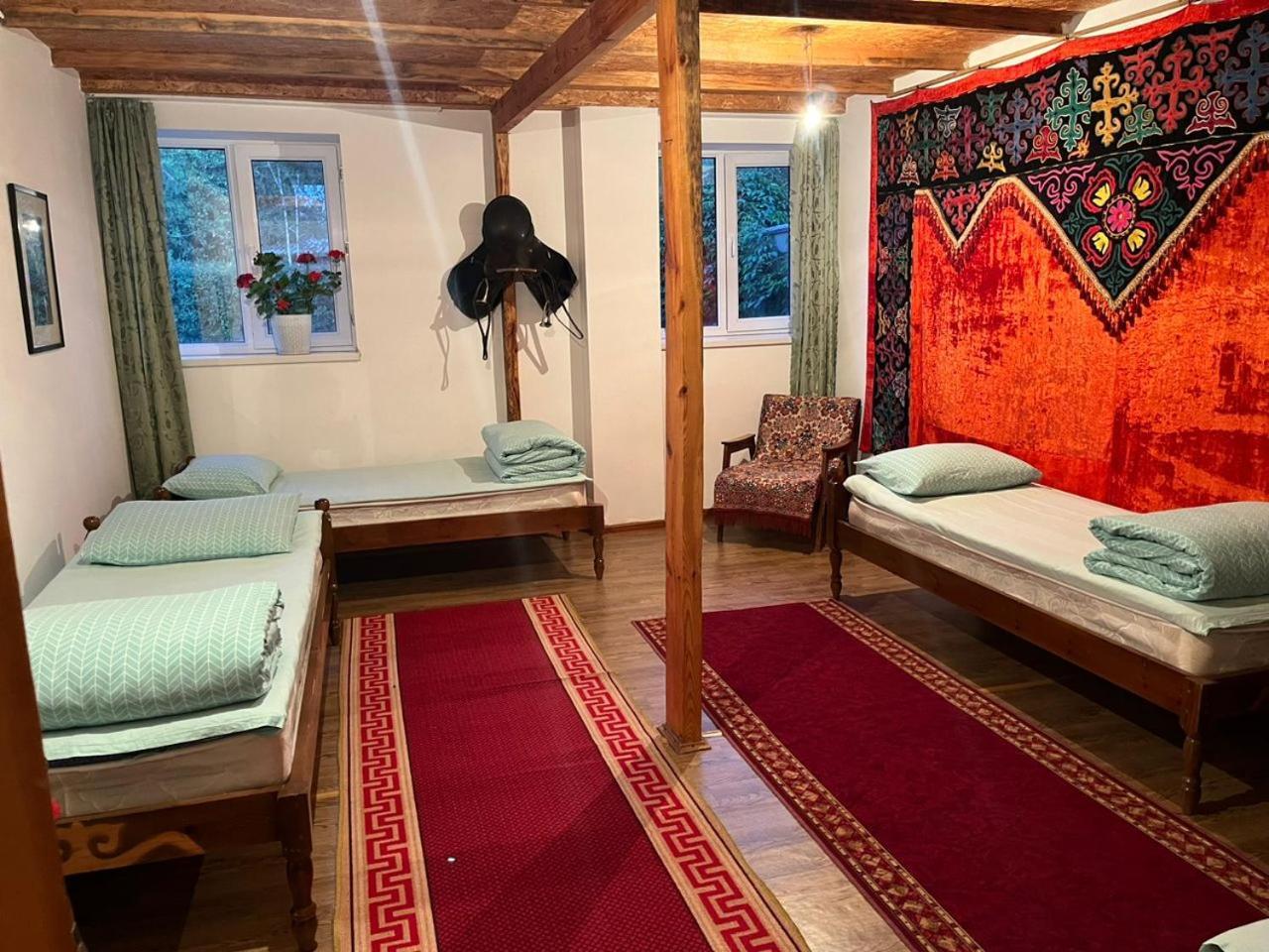 Toktogul Ghesthouse Hotel Bagian luar foto