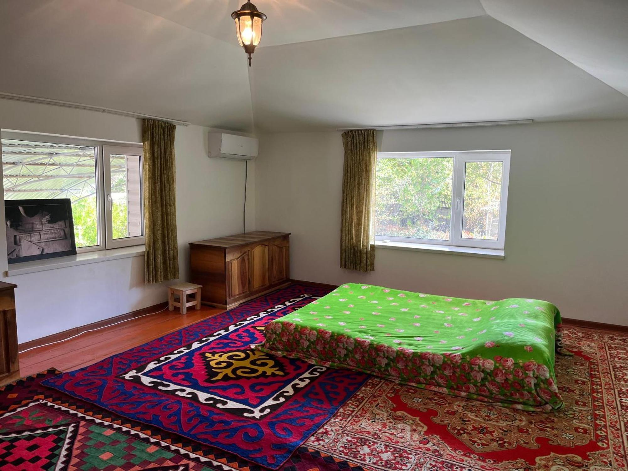 Toktogul Ghesthouse Hotel Bagian luar foto